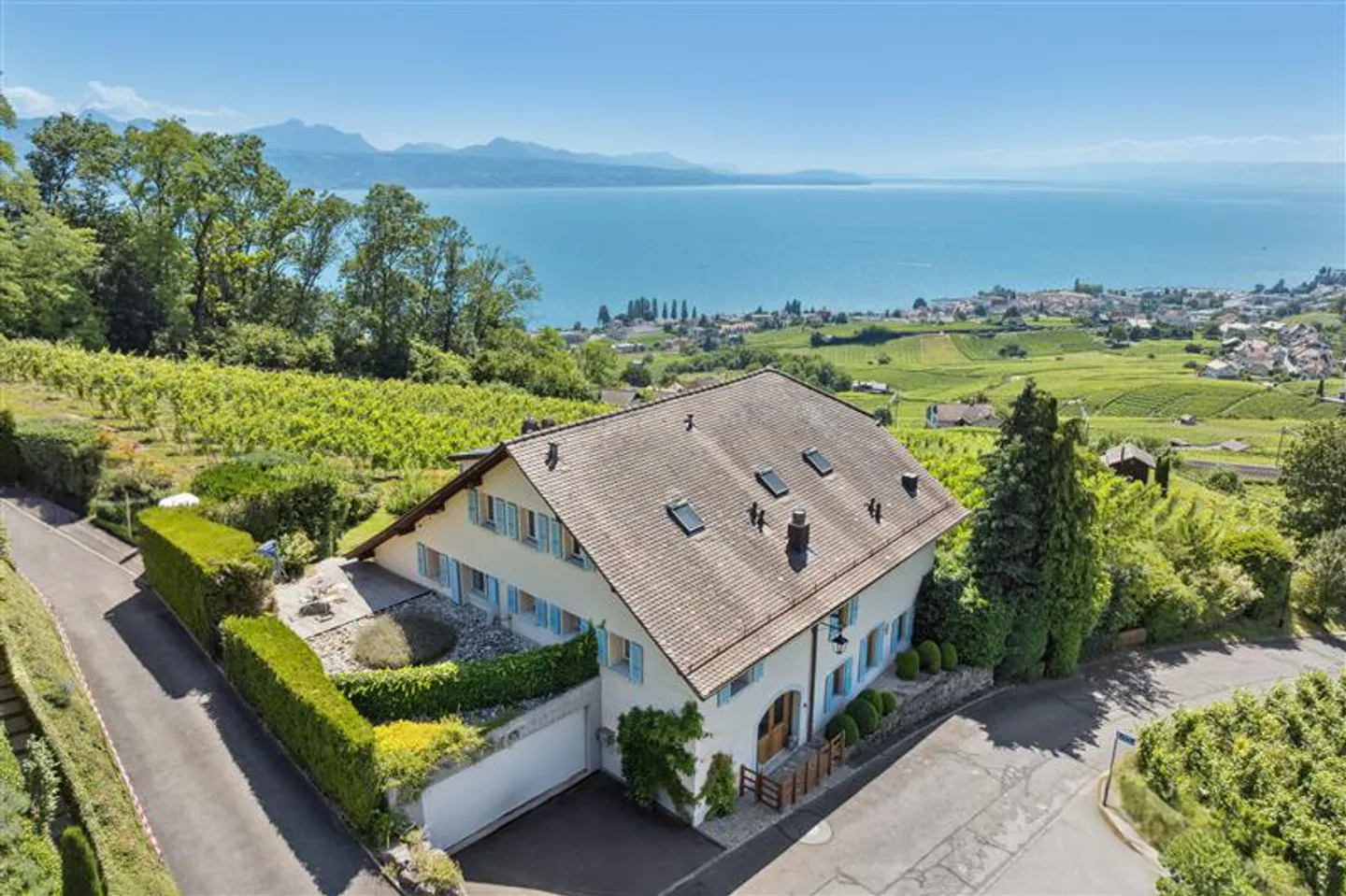 Nel cuore delle vigne, una casa vinicola eccezionale di fronte al Lago di Ginevra - Foto 1 di 12