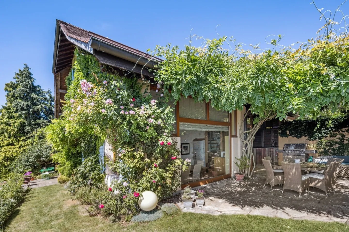 Nel cuore delle vigne, una casa vinicola eccezionale di fronte al Lago di Ginevra - Foto 9 di 12