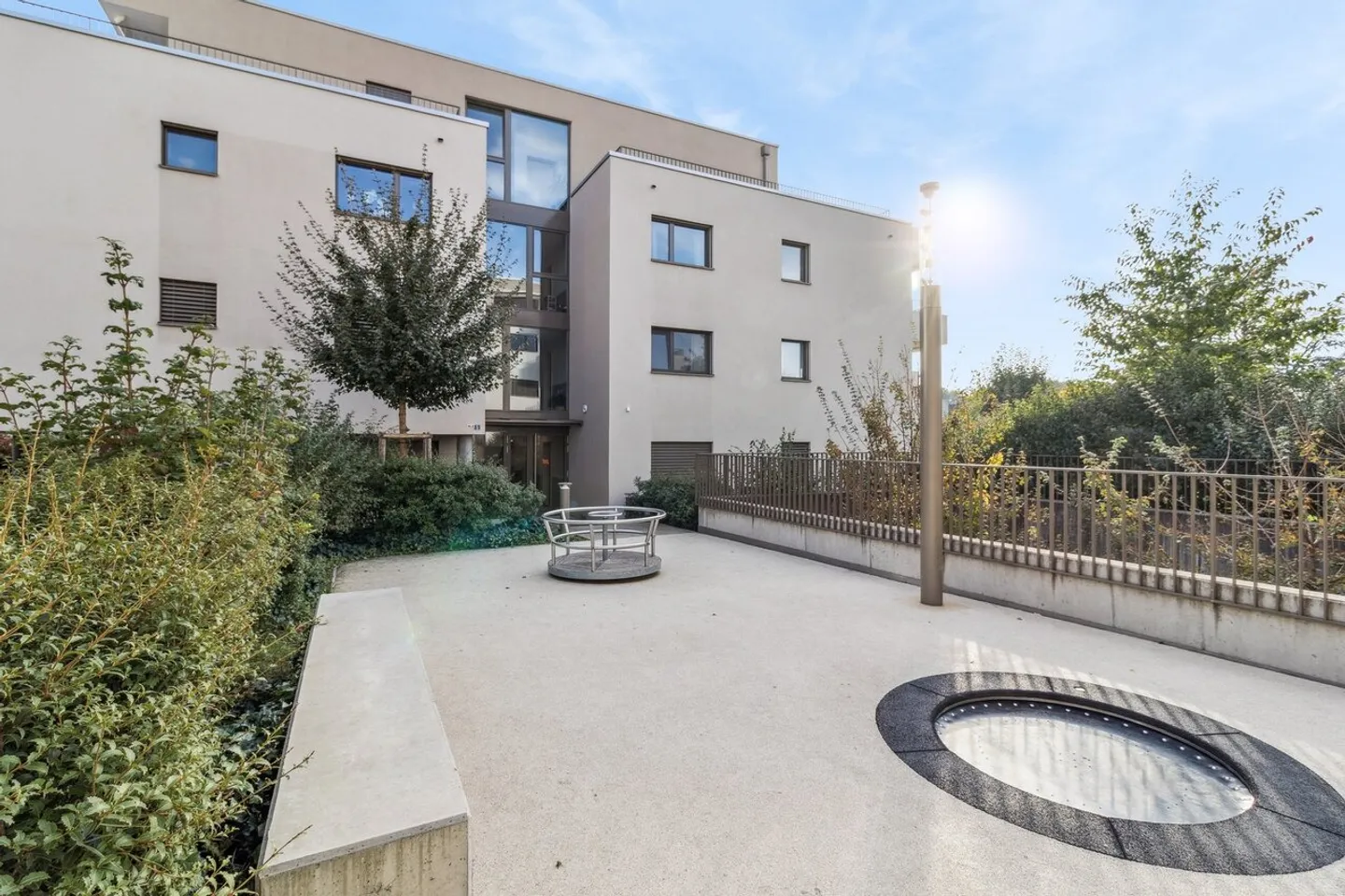 Stunning modern 3.5-room apartment in the heart of the village - Photo 10 of 10