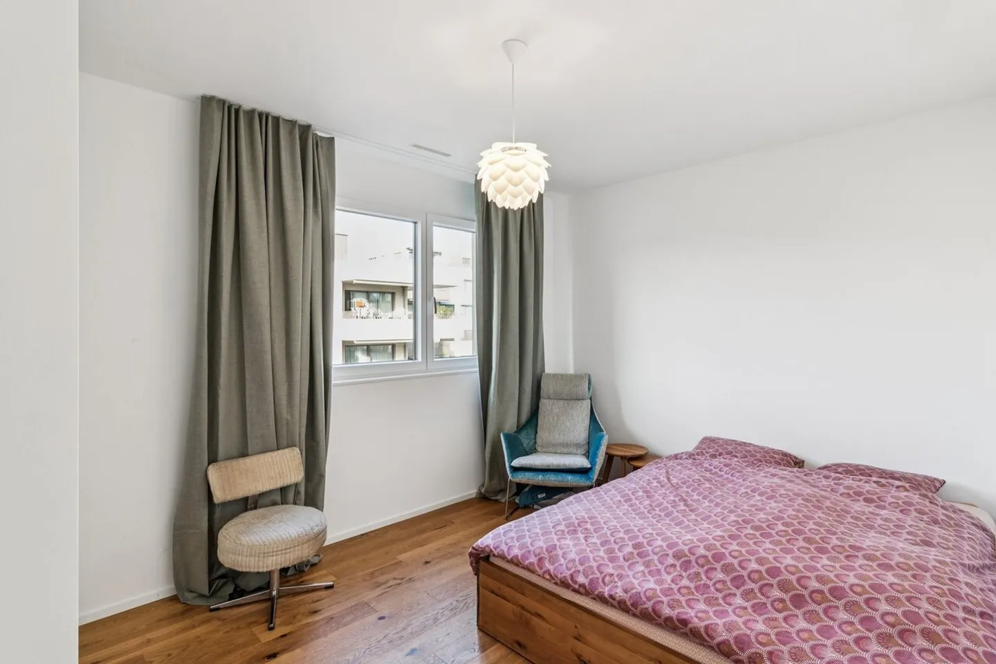 Stunning modern 3.5-room apartment in the heart of the village - Photo 8 of 10