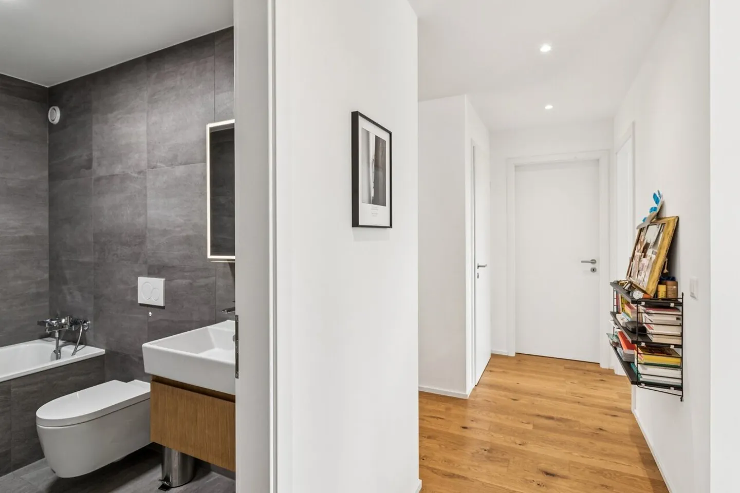 Stunning modern 3.5-room apartment in the heart of the village - Photo 6 of 10
