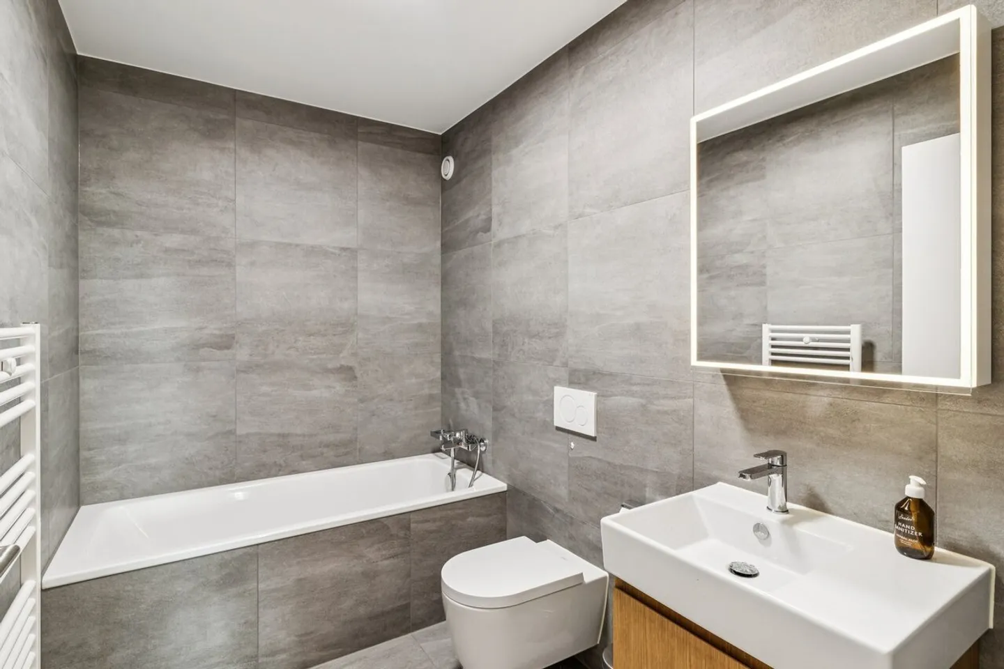 Stunning modern 3.5-room apartment in the heart of the village - Photo 7 of 10