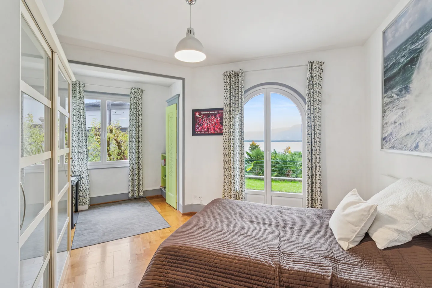 Schöne Immobilie mit drei Wohnungen und außergewöhnlichem Seeblick - Foto 8 von 13