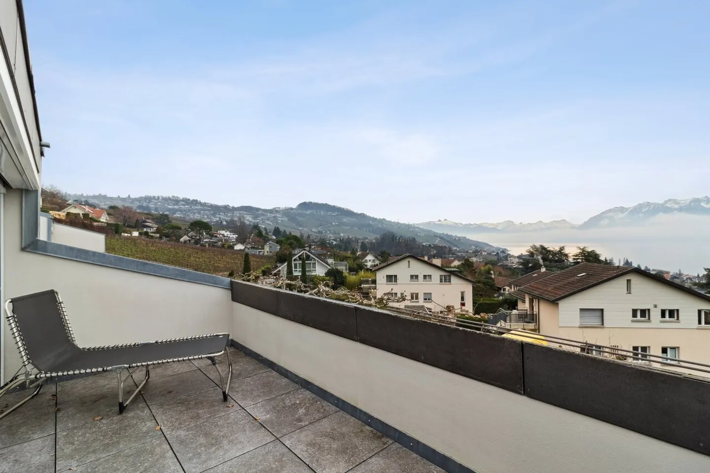 Lutry, beautiful 3.5-room apartment with panoramic lake view - Photo 1 of 10