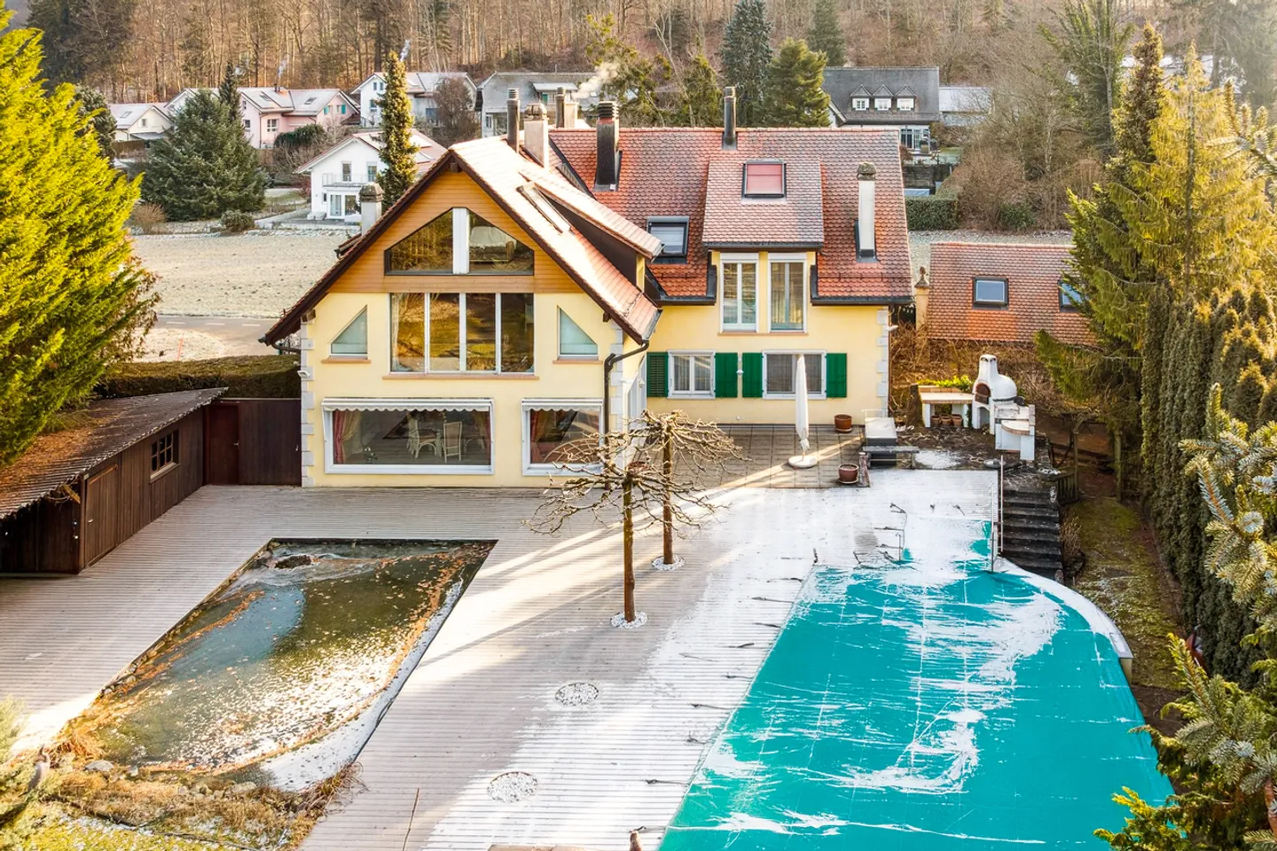 Großes Familienhaus mit Schwimmbad - Foto 3 von 11