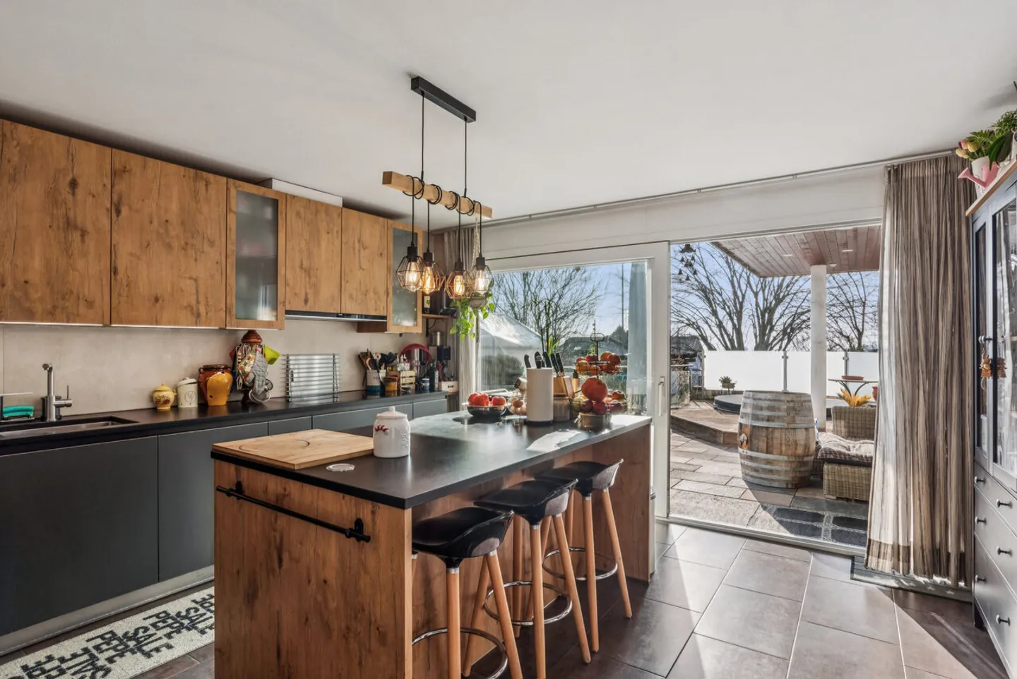 Villa Charmante avec Vue Lac - Photo 4 sur 13