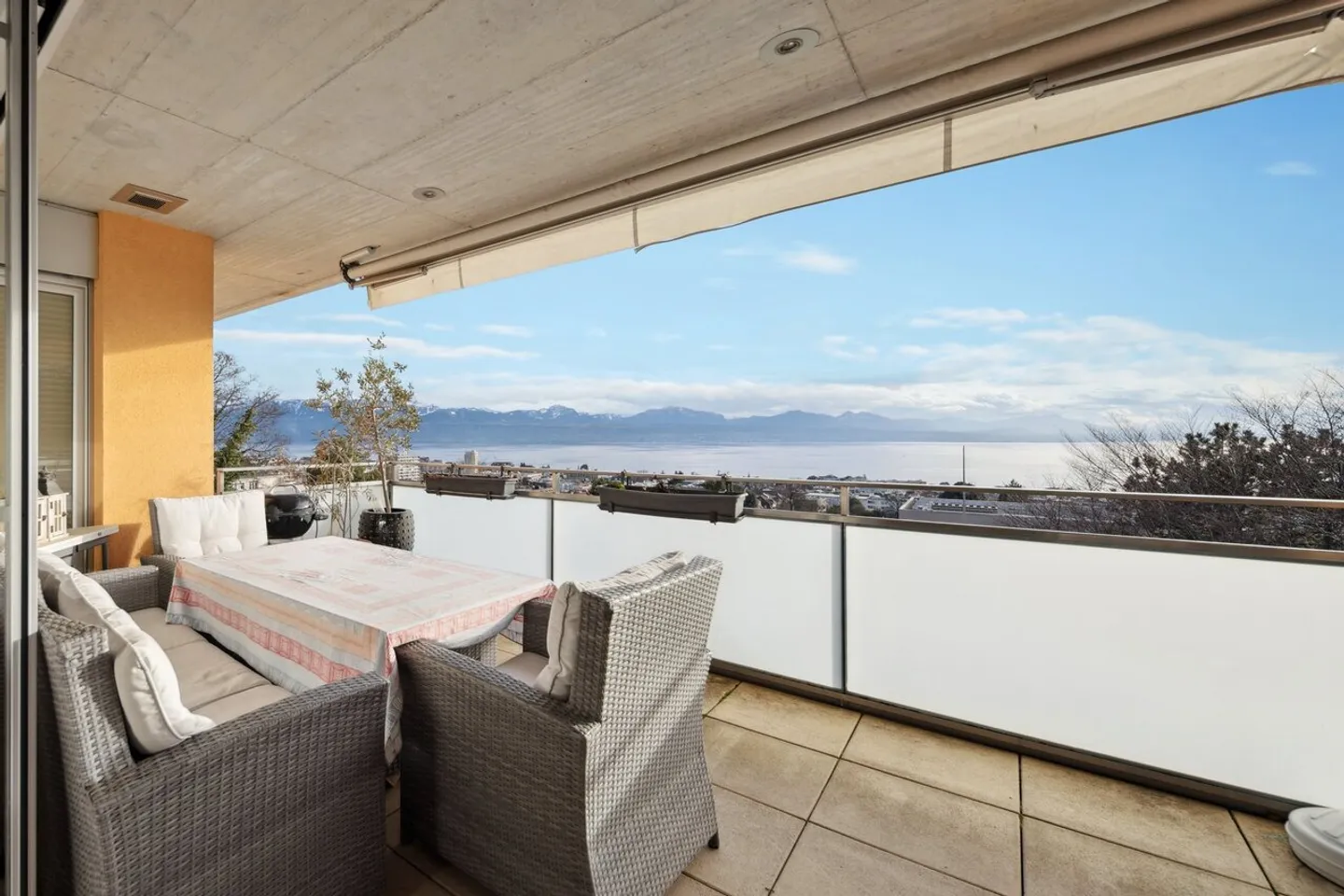 Appartement Éblouissant avec Terrasse - Photo 2 sur 13