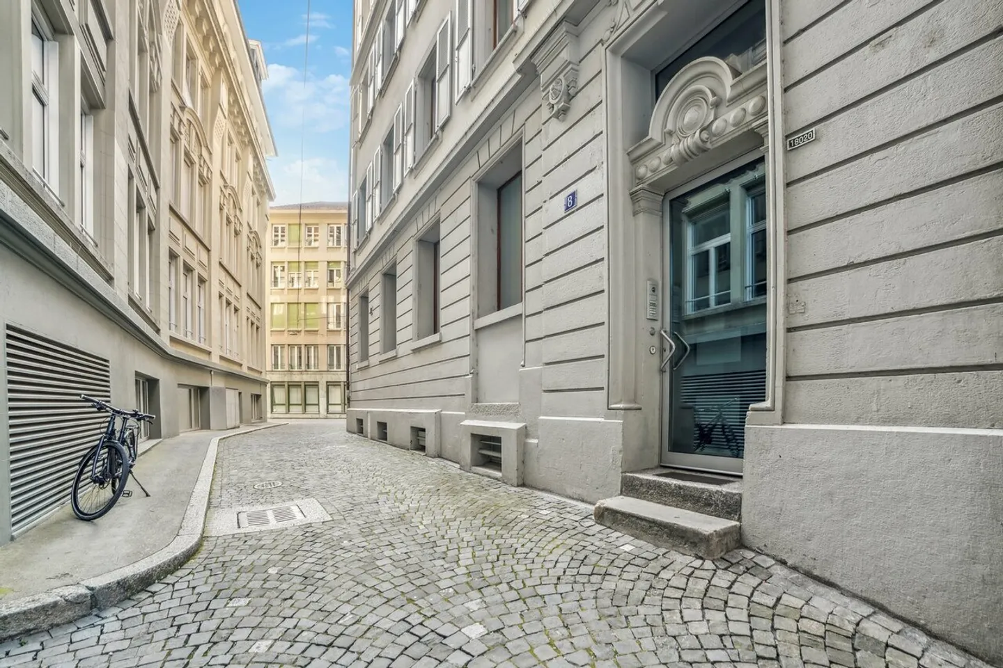 A prestigious address in the center of Lausanne! - Photo 1 of 11