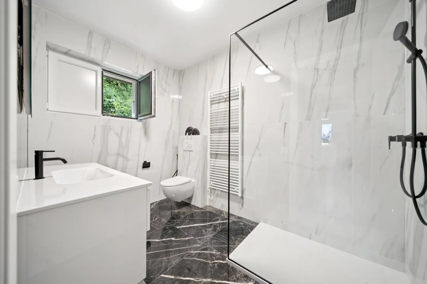 BAISSE DE PRIX : Villa individuelle de 6 1/2 pièces rénovée ! - Photo 12 sur 13