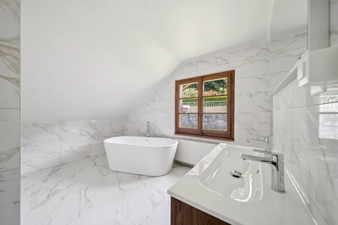 Prezzo ridotto: Incantevole chalet ristrutturato con vista! Da visitare! - Foto 11 di 13