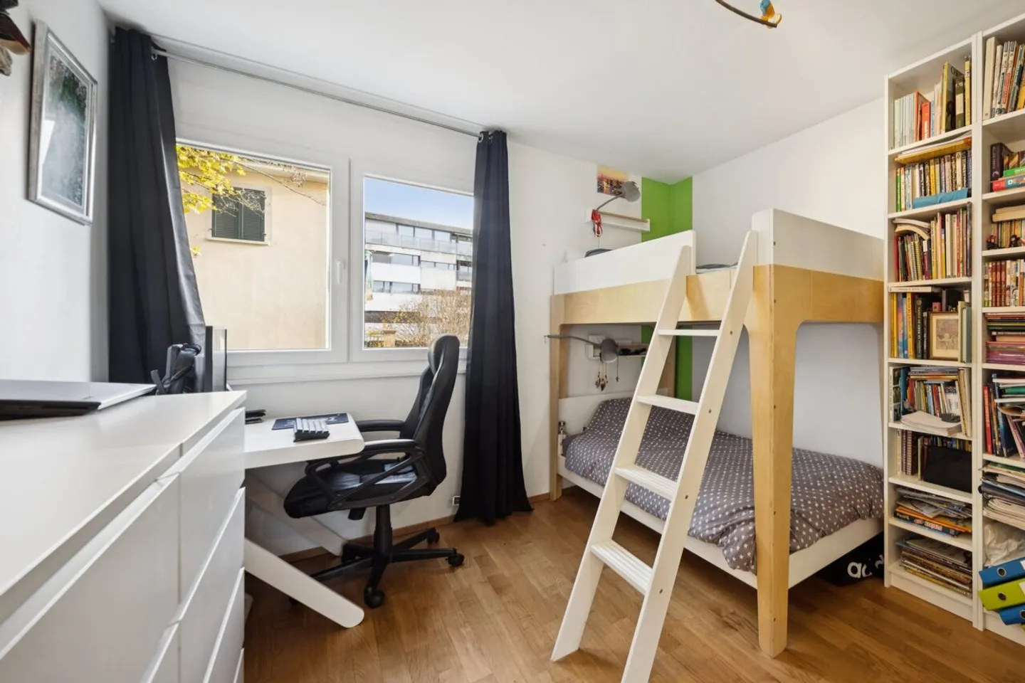 Superb family apartment in the heart of a sought-after neighborhood - Photo 9 of 11