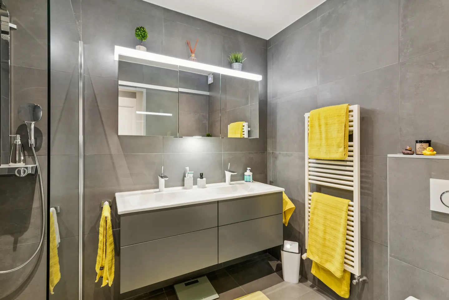 Bella proprietà con tre appartamenti e vista lago eccezionale - Foto 9 di 13