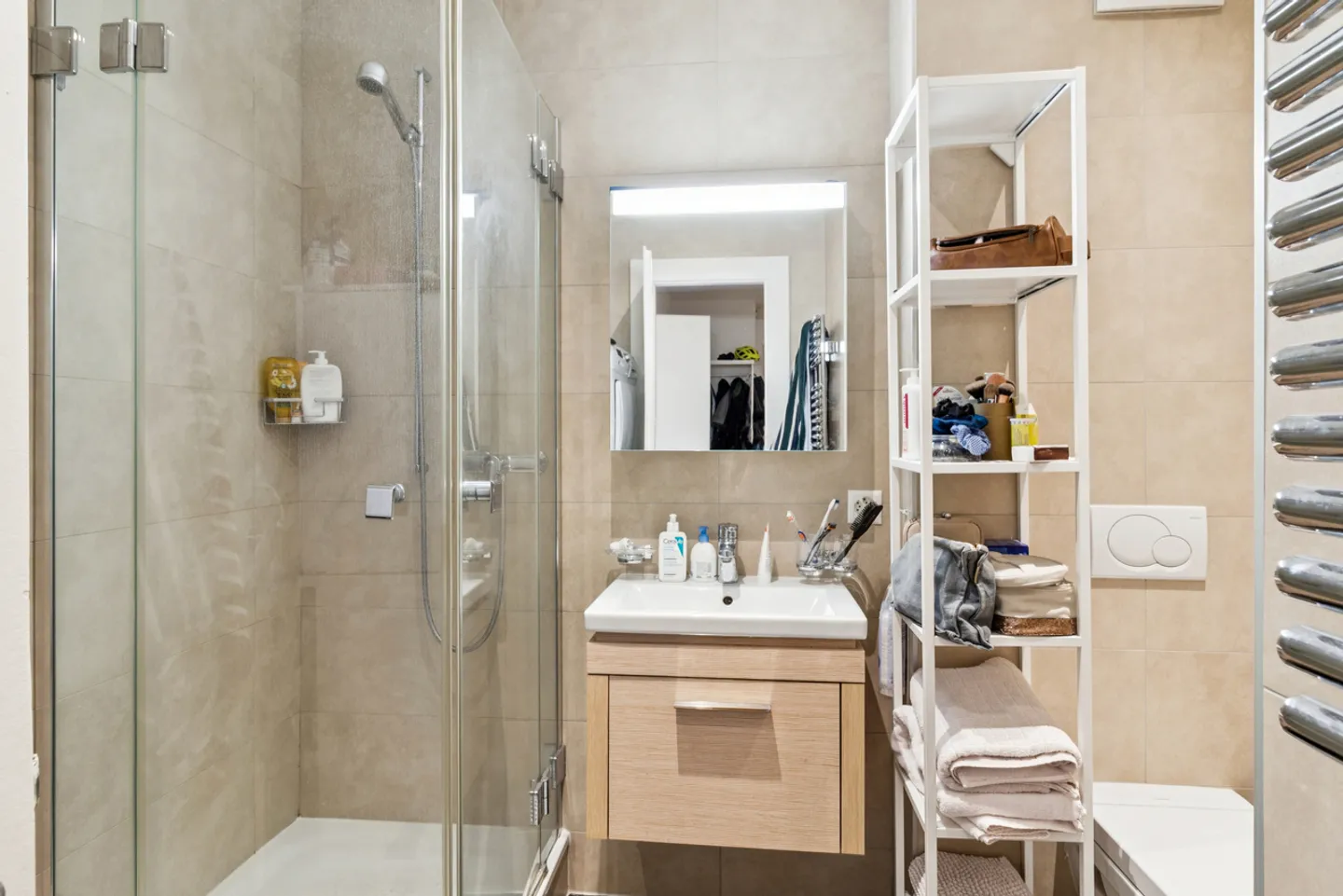 Charming 2.5-room renovated apartment with lake view and historical charm - Center - Photo 5 of 8