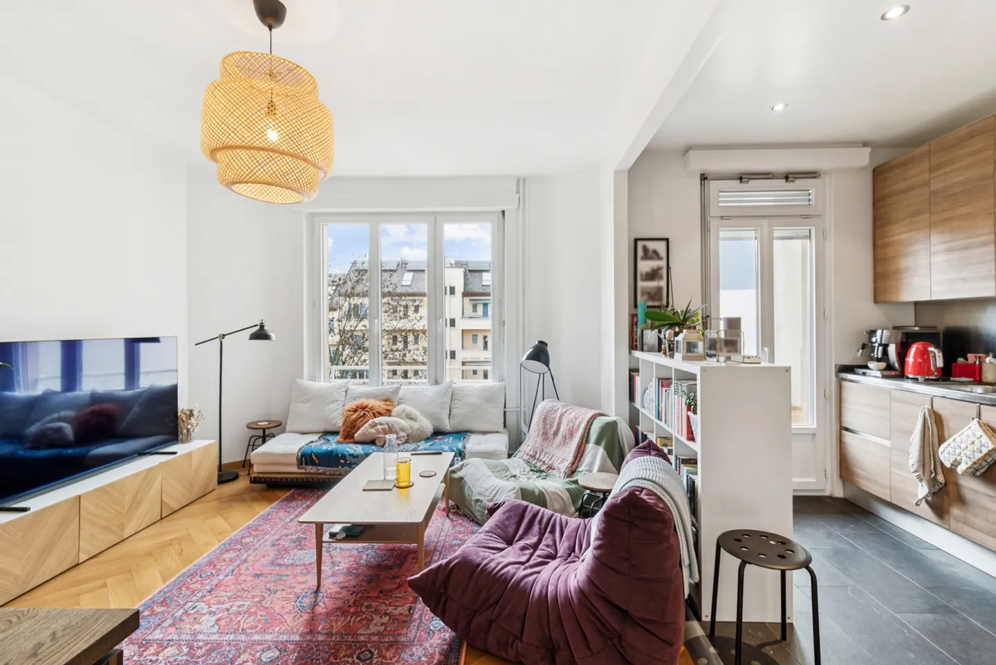 Charming 2.5-room renovated apartment with lake view and historical charm - Center - Photo 2 of 8