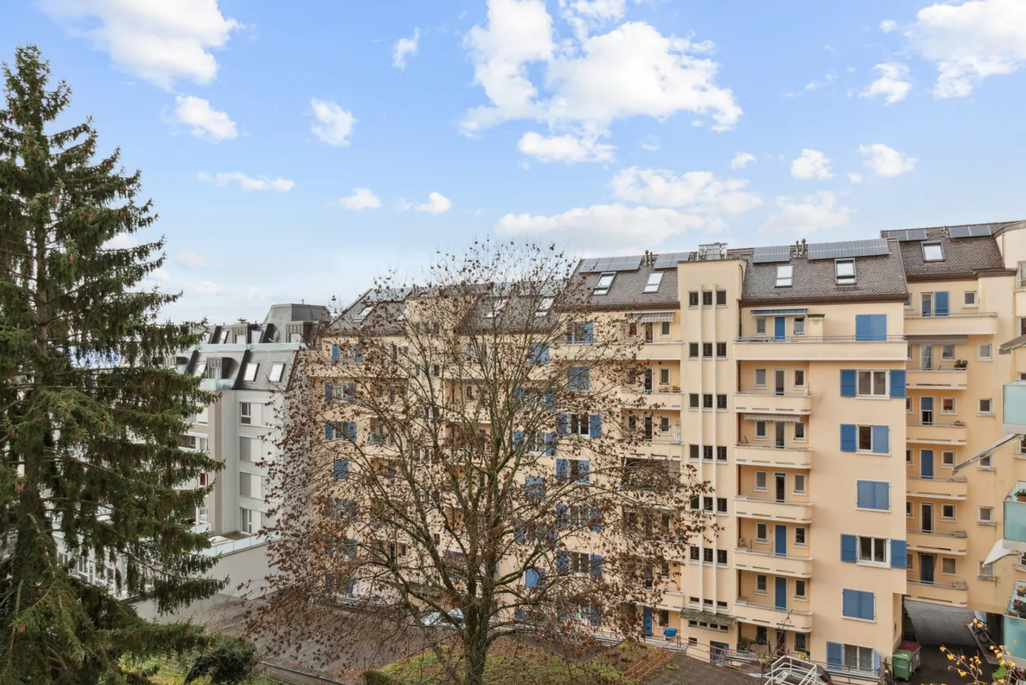 Charming 2.5-room renovated apartment with lake view and historical charm - Center - Photo 7 of 8