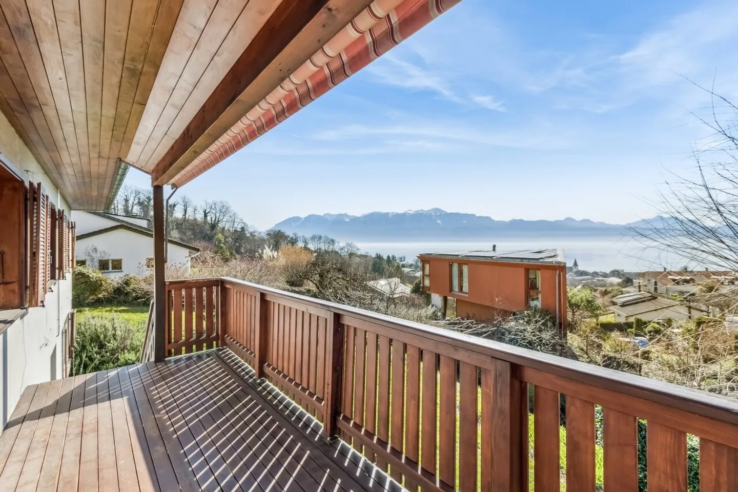 Lutry: Villa da ristrutturare con vista sul lago - Foto 2 di 10