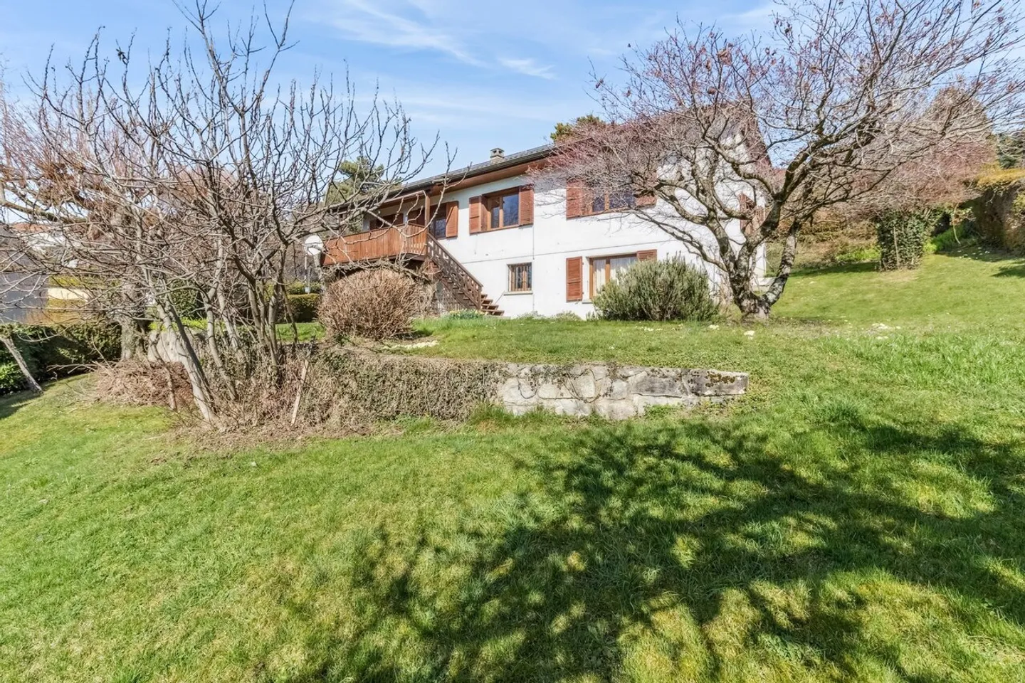 Lutry: Villa da ristrutturare con vista sul lago - Foto 1 di 10