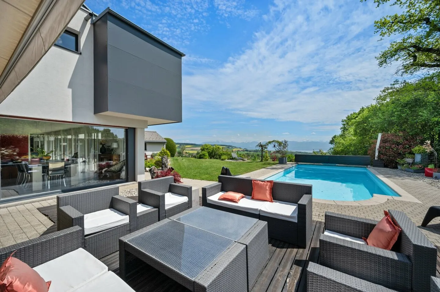 Magnifica villa moderna con vista sul lago e sulle Alpi - Foto 9 di 13