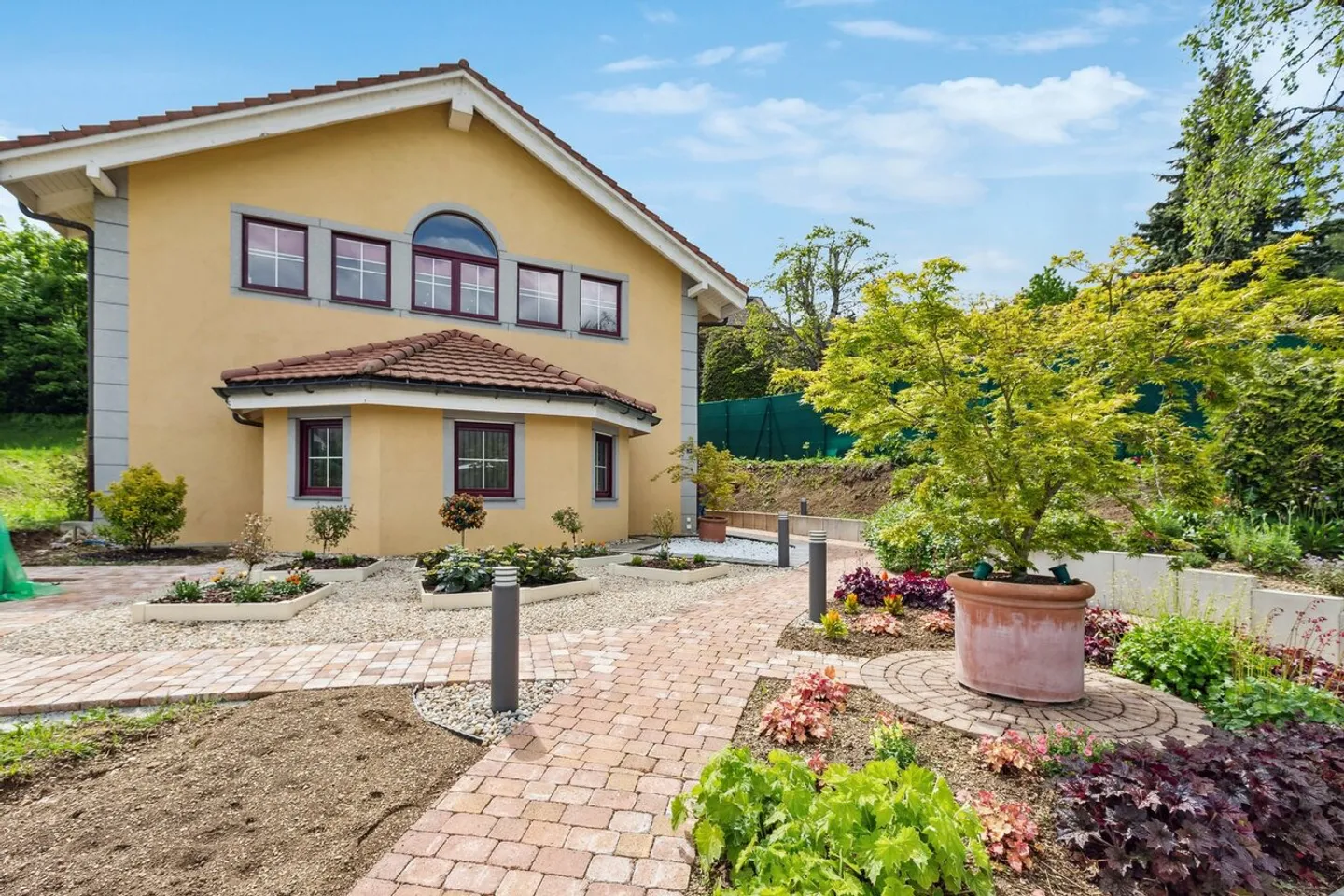 Moderne und geräumige Villa mit Blick auf den See und die Berge - Foto 3 von 7
