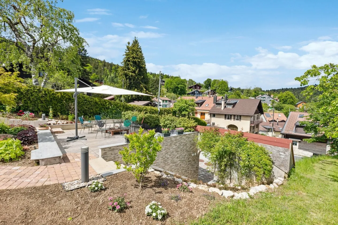 Moderne und geräumige Villa mit Blick auf den See und die Berge - Foto 1 von 7