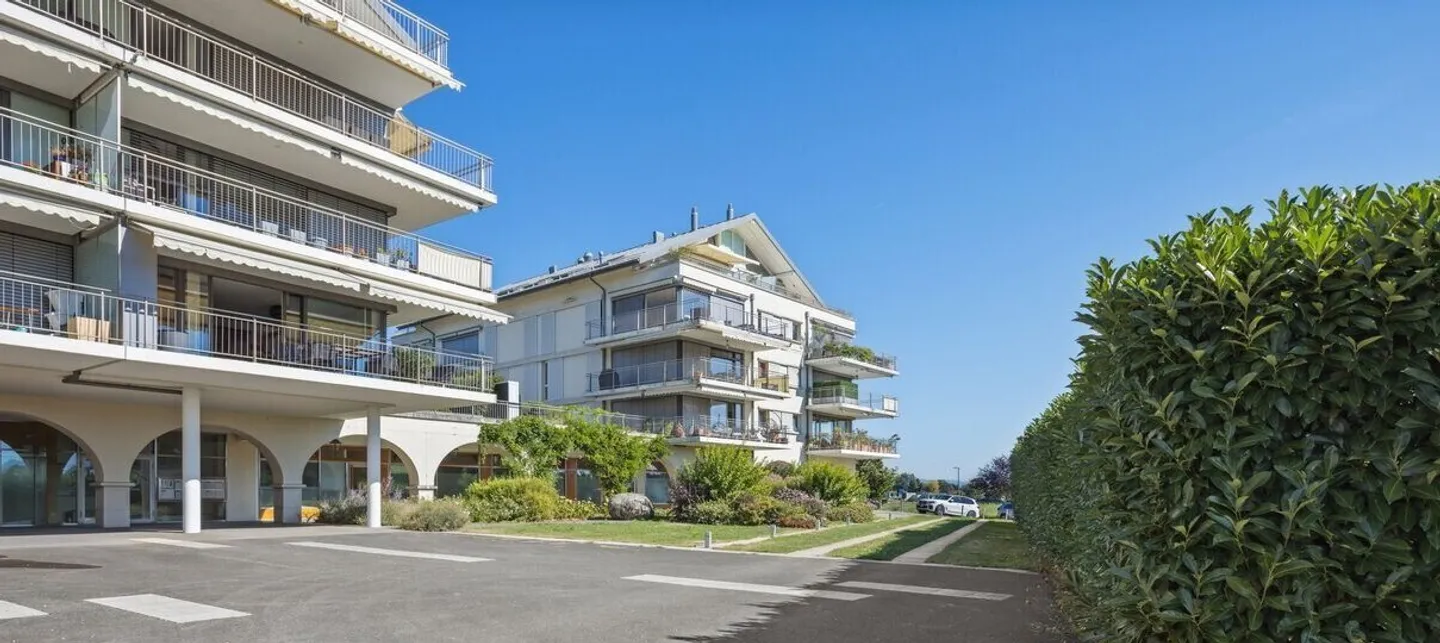 Bright apartment with lake and Alps view - Photo 10 of 11