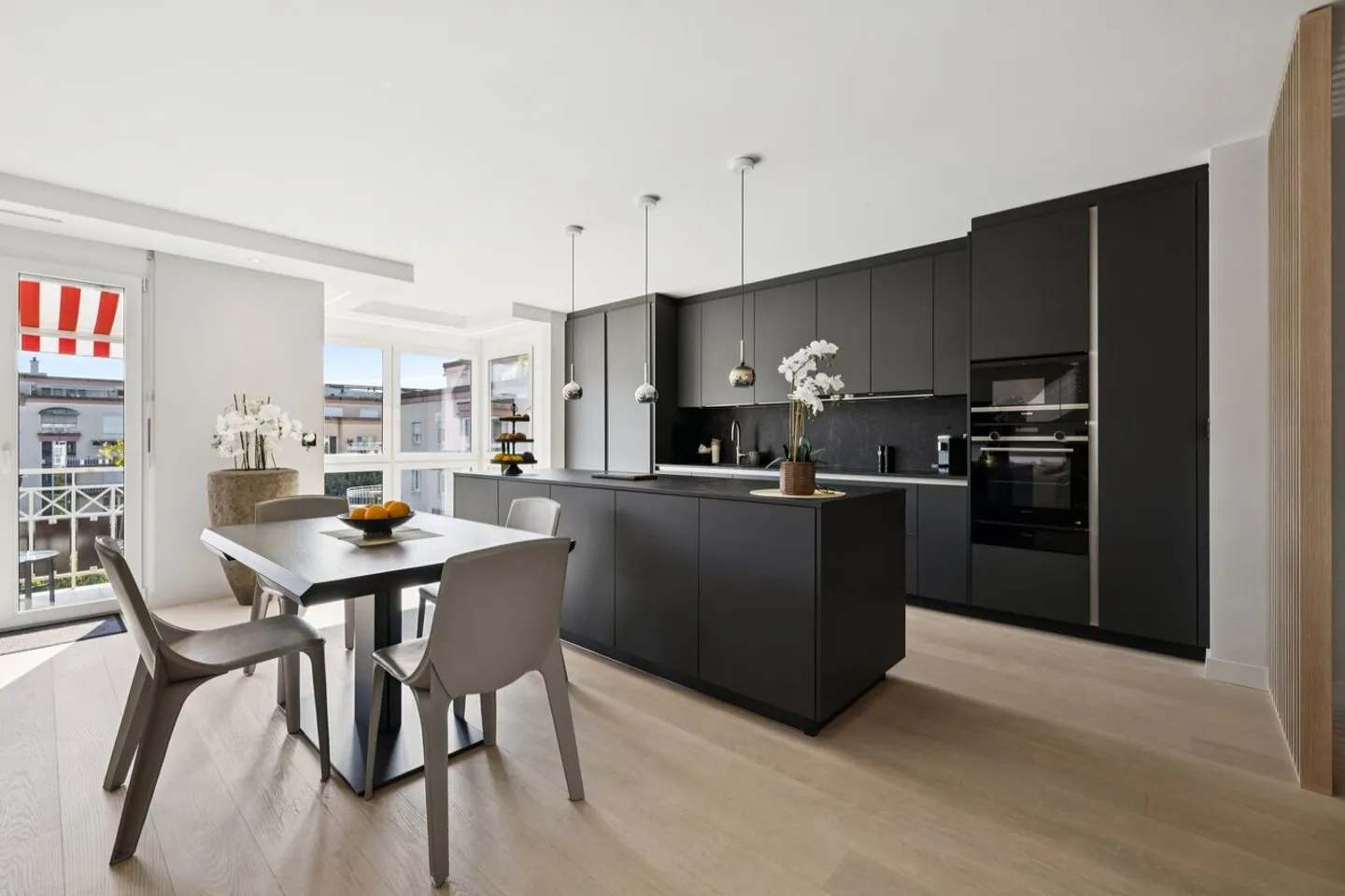 Splendido appartamento ristrutturato 3,5p a Nyon - Foto 2 di 13