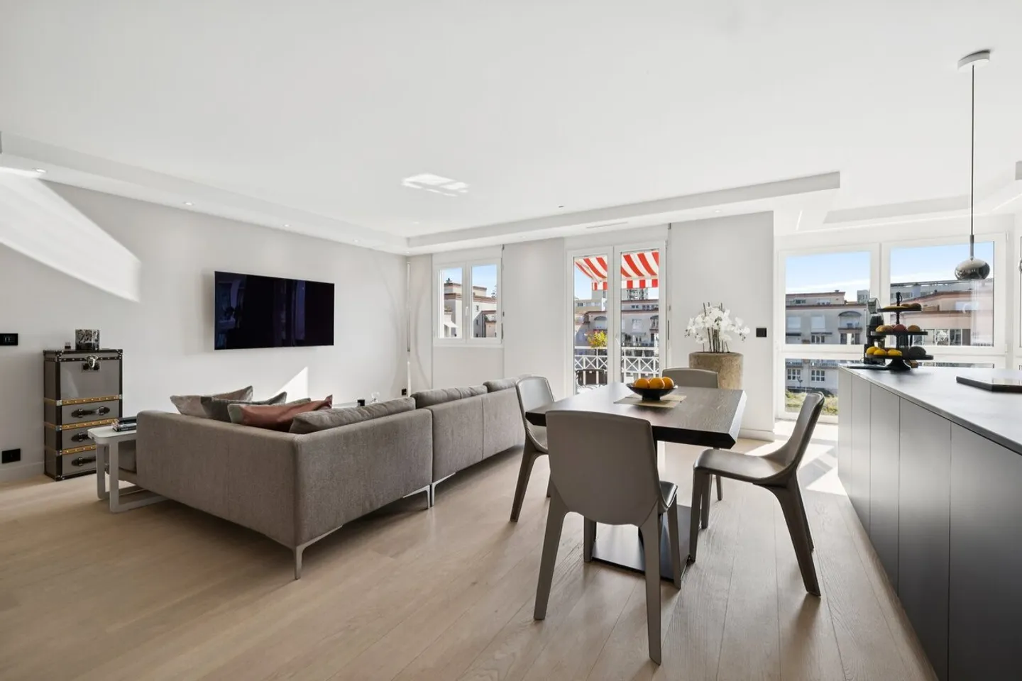 Splendido appartamento ristrutturato 3,5p a Nyon - Foto 1 di 13