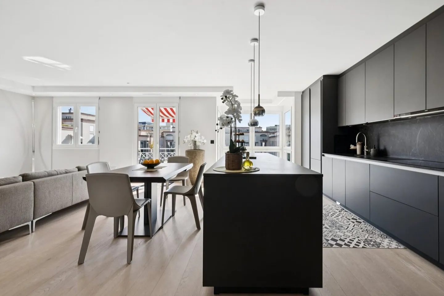 Splendido appartamento ristrutturato 3,5p a Nyon - Foto 5 di 13