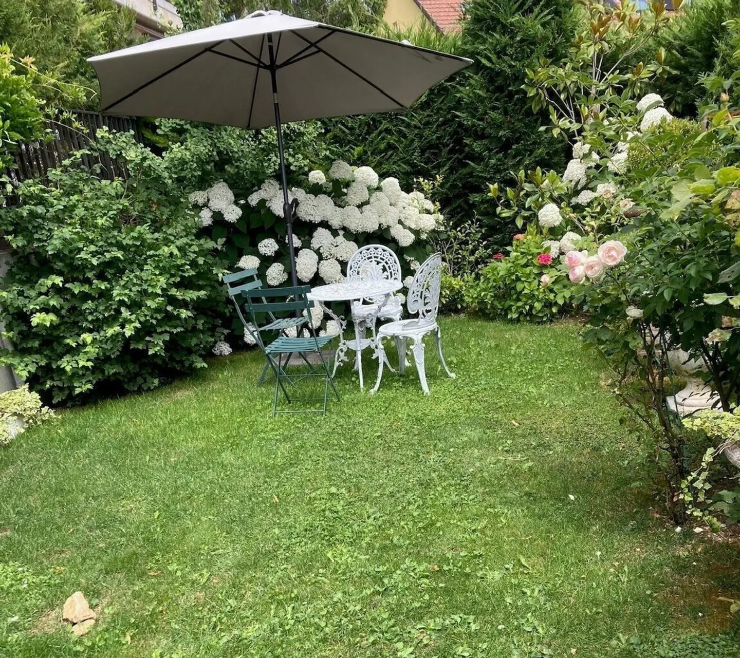 A 15 MN DE GLAND, BEL APPARTEMENT 85m², JARDIN, VUE LAC ET Mt BLANC - Foto 12 von 13