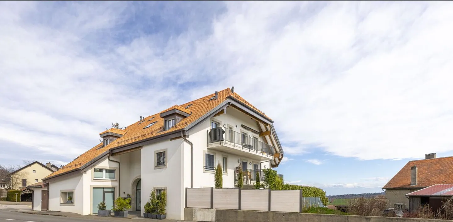 SUPERB APARTMENT WITH LARGE GARDEN, LARGE TERRACE WITH LAKE AND ALPS VIEW - Photo 12 of 13