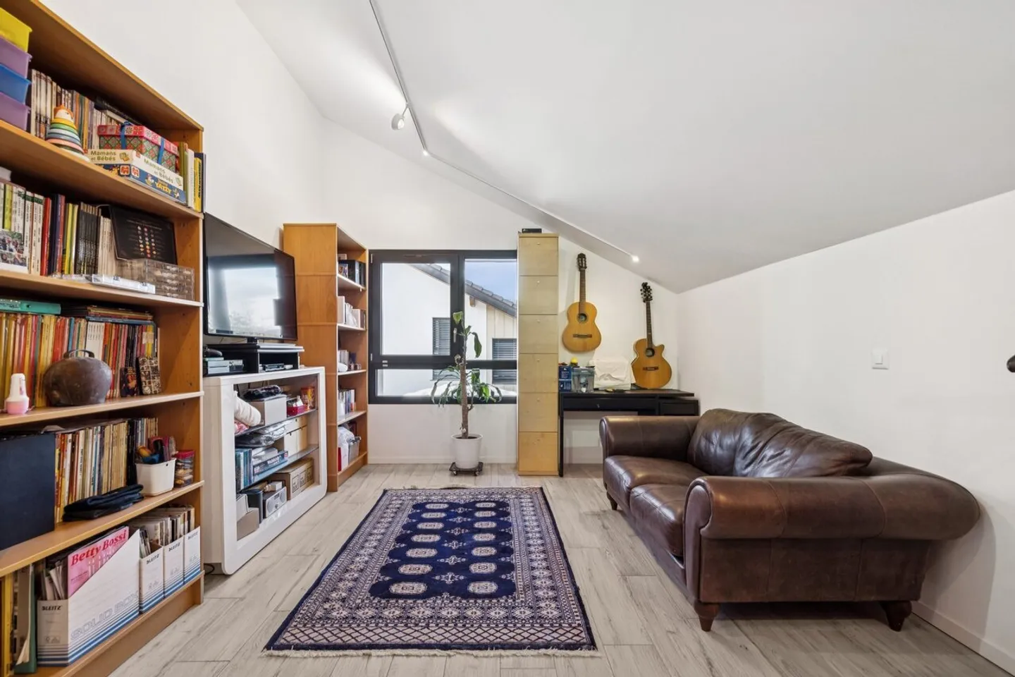 SUPERBE EINZELVILLA MIT GARTEN UND PERGOLAS - Foto 7 von 13