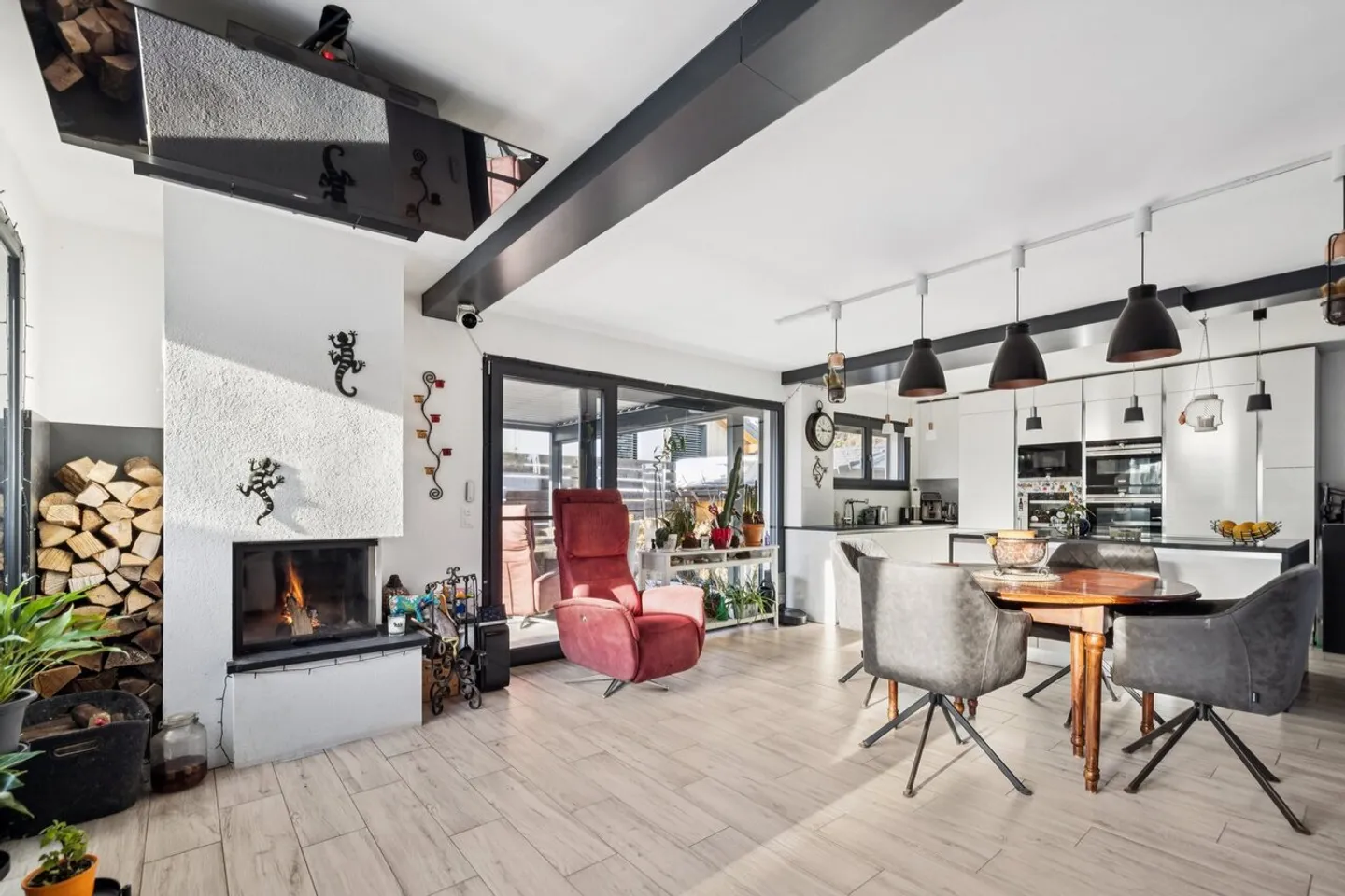 SUPERB INDIVIDUAL VILLA WITH GARDEN AND PERGOLAS - Photo 1 of 13