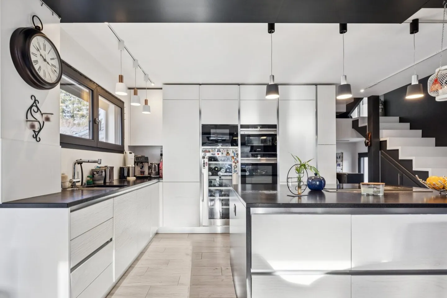 SUPERBE EINZELVILLA MIT GARTEN UND PERGOLAS - Foto 3 von 13