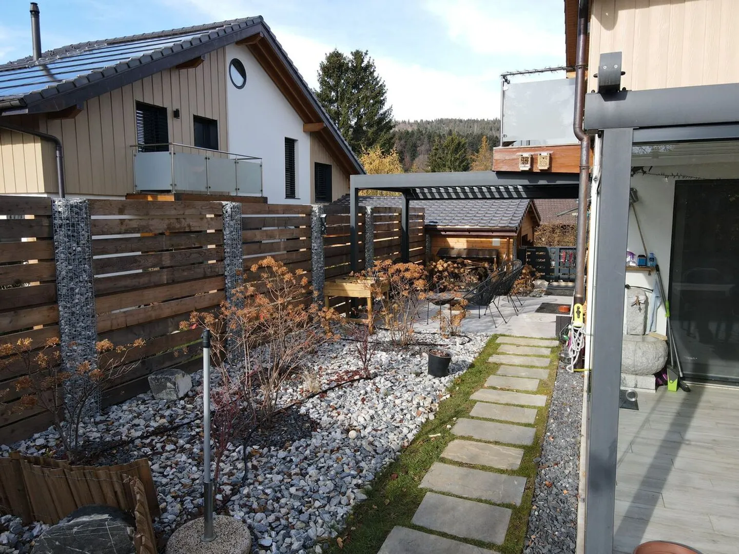 SUPERBE EINZELVILLA MIT GARTEN UND PERGOLAS - Foto 4 von 13