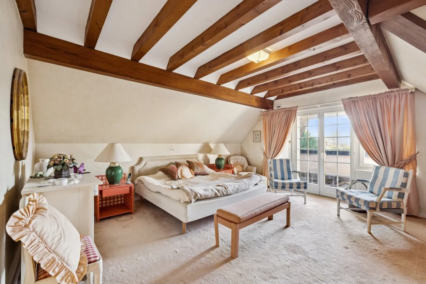 VILLA WITH UNIQUE CHARACTER - Photo 9 of 13