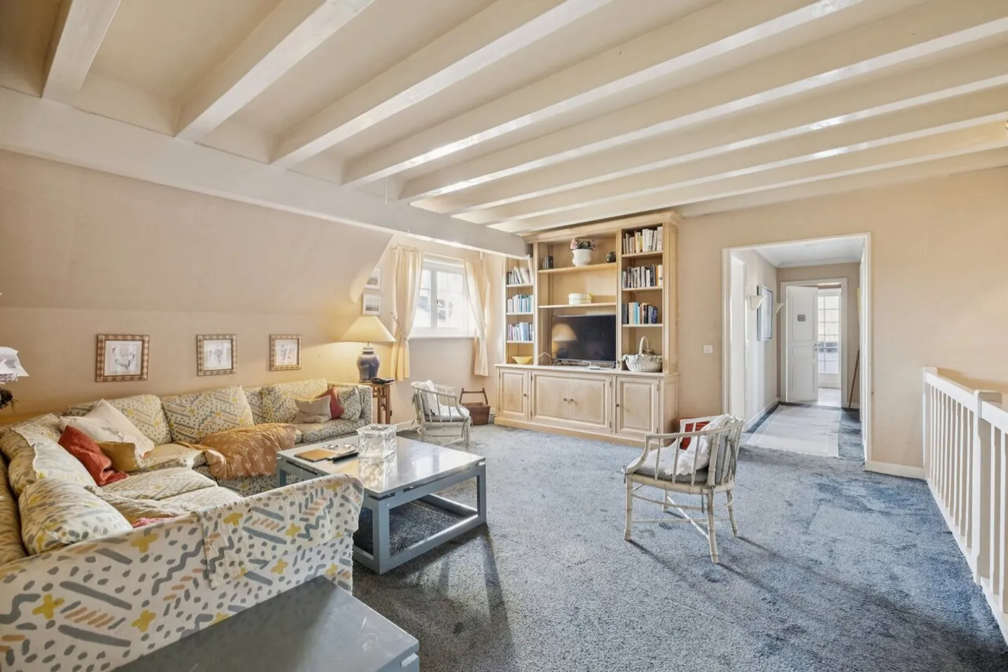 VILLA WITH UNIQUE CHARACTER - Photo 8 of 13