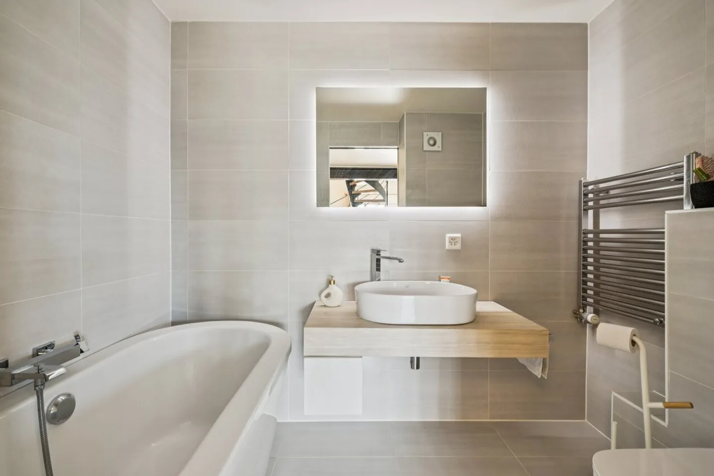 SUPERB APARTMENT WITH TERRACE LAKE VIEW - Photo 13 of 13