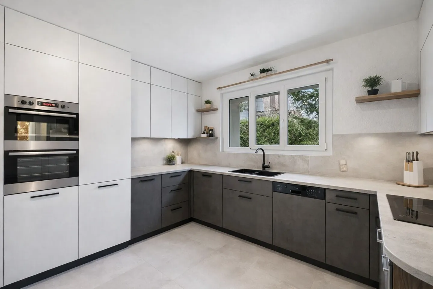 Villa familiare ristrutturata a Commugny con studio e giardino paesaggistico - Foto 5 di 11