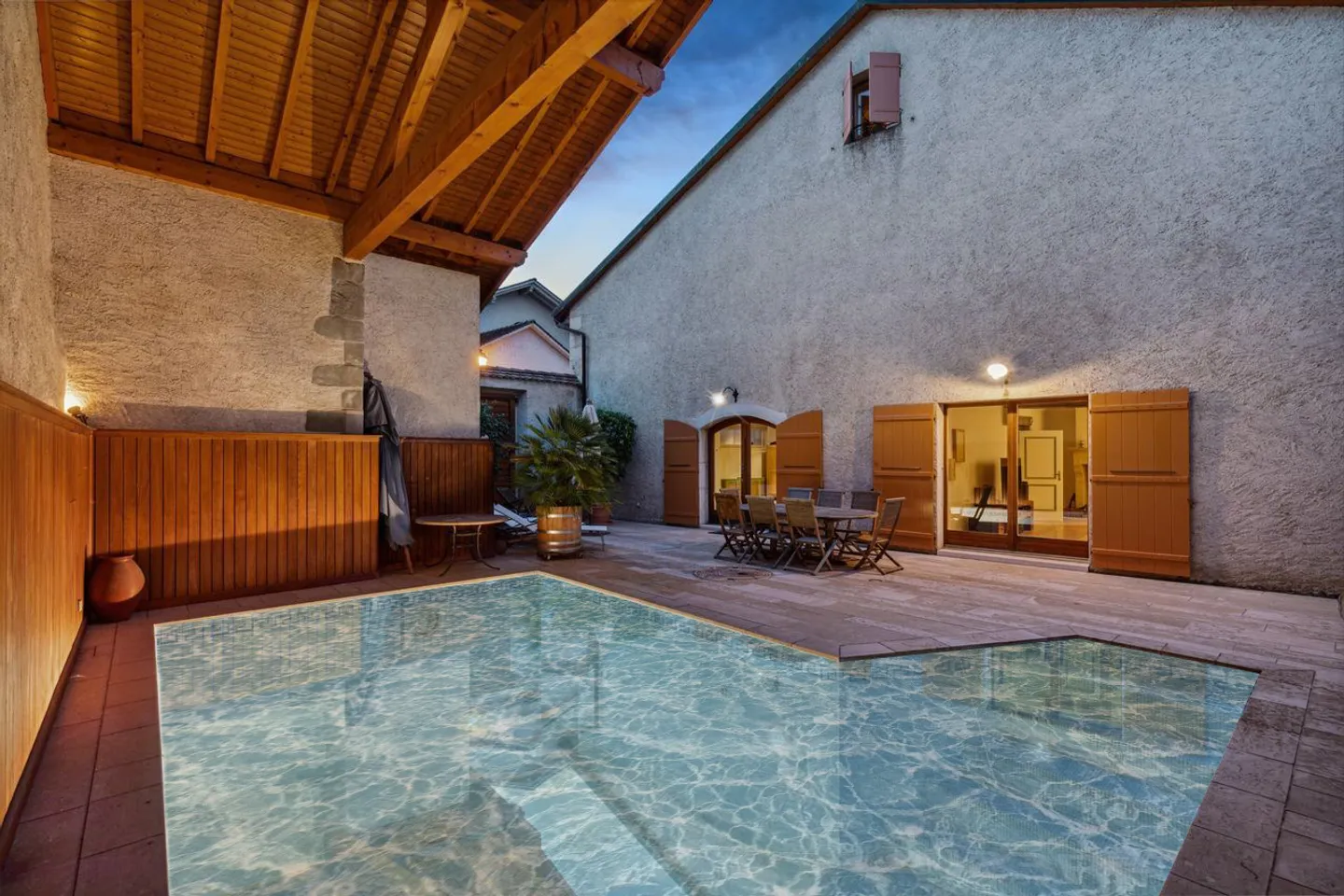 RARE - CASA PATRIZIA CON MATERIALI DI ALTA QUALITÀ E PISCINA - Foto 3 di 13