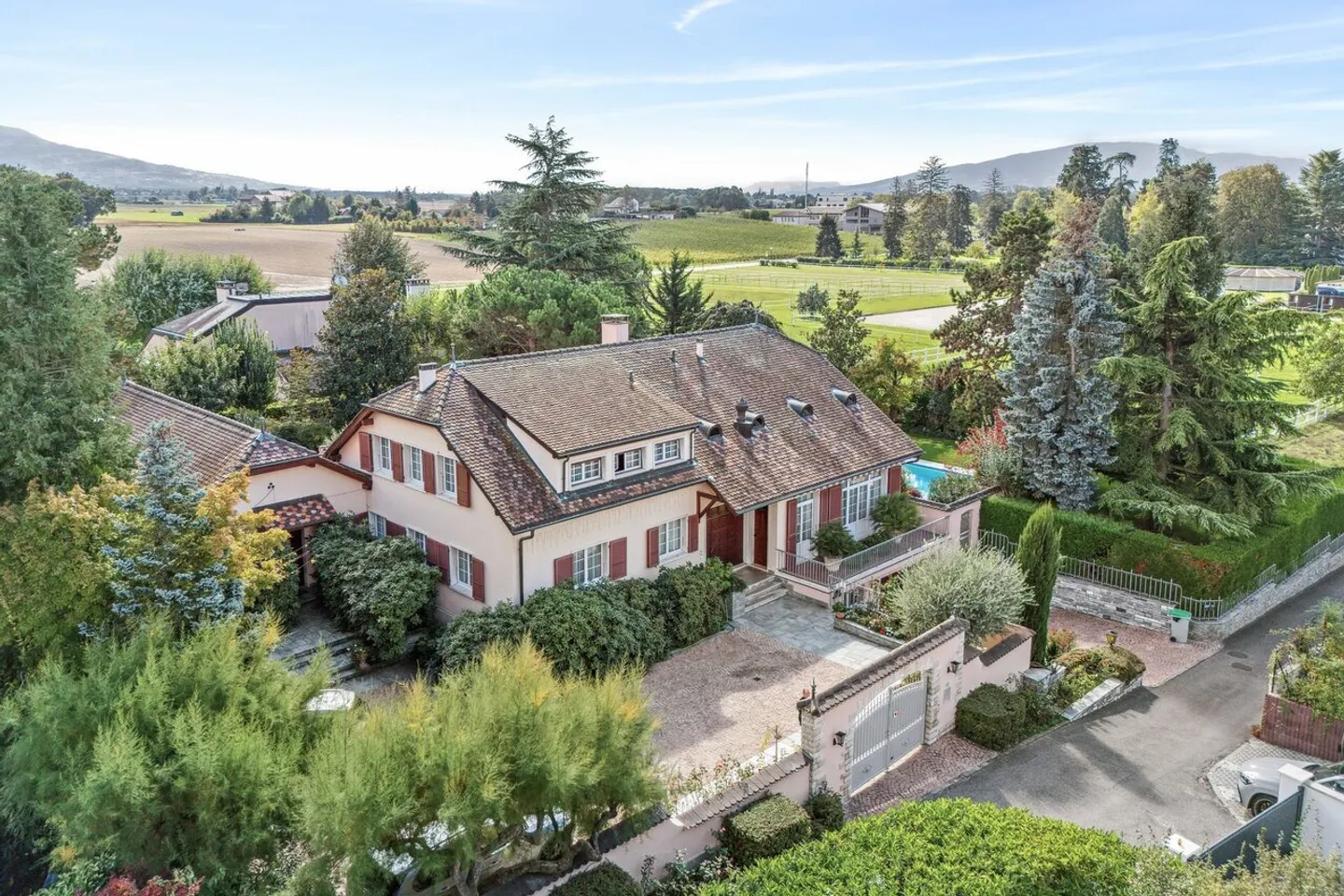 ECCEZIONALE CASA GENEVESE Ambiente residenziale - Foto 2 di 13
