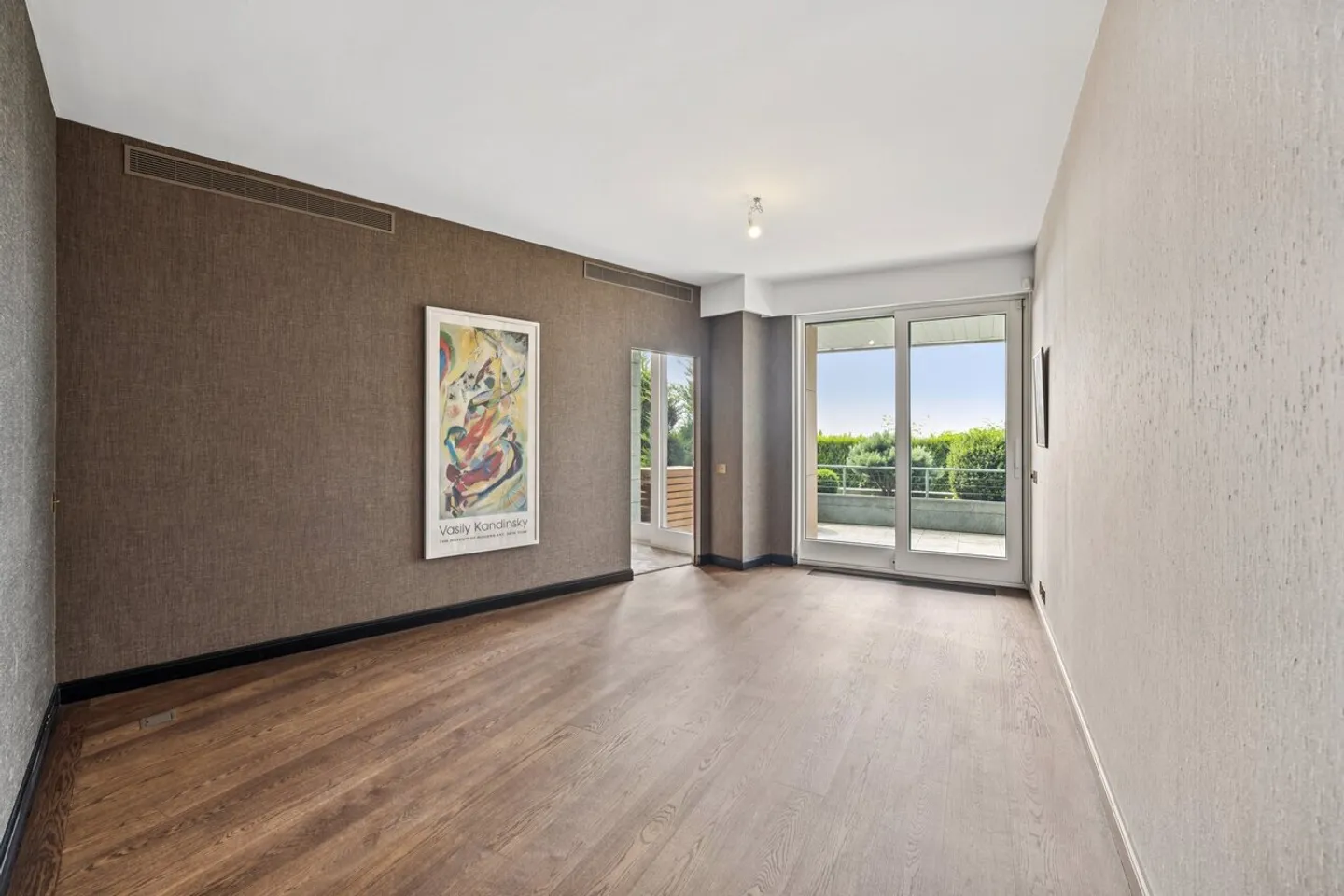 Luxury, Calm and Majestic View over Lake Geneva - Photo 5 of 12