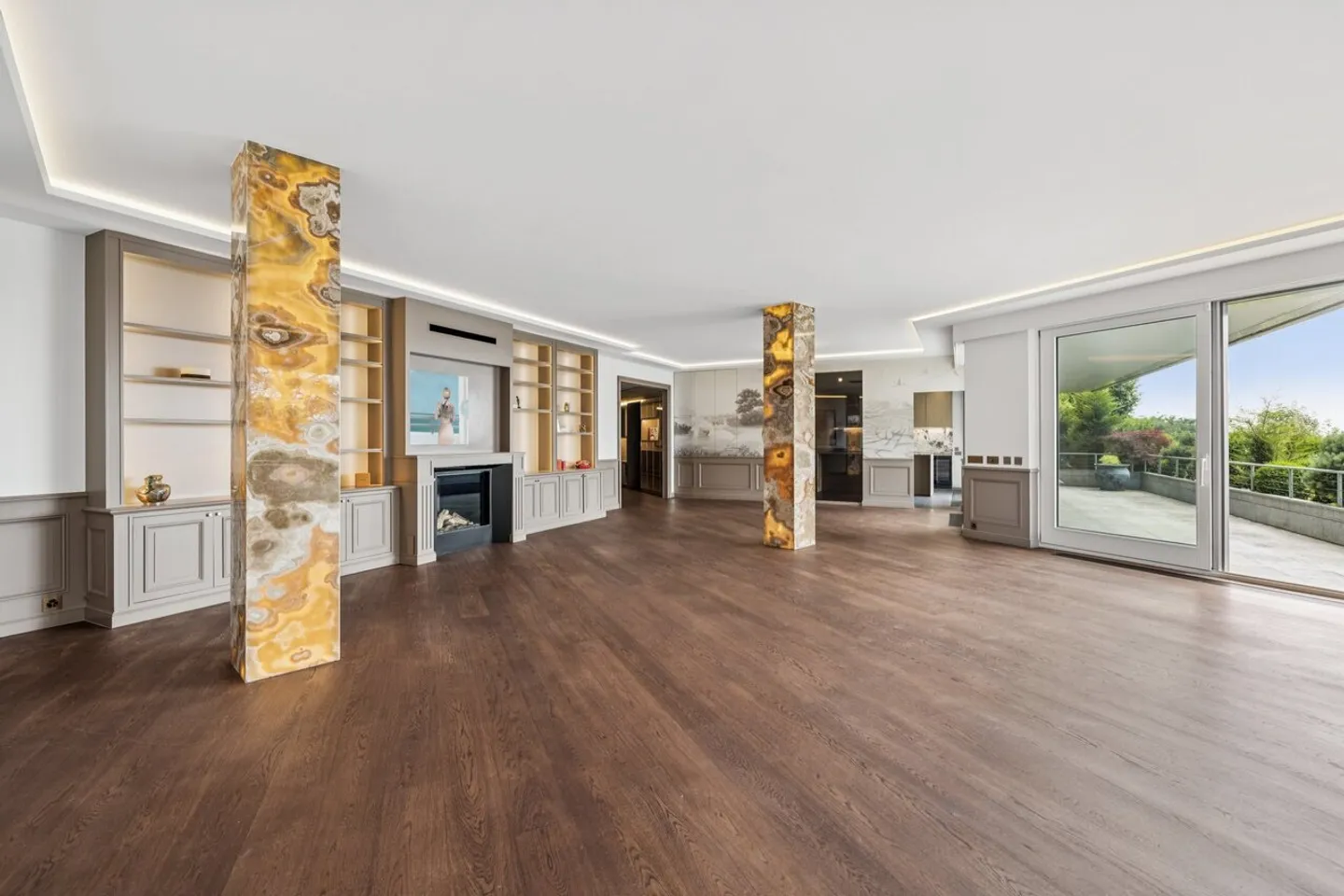 Luxury, Calm and Majestic View over Lake Geneva - Photo 2 of 12