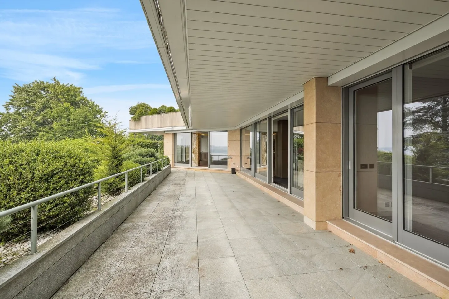 Luxury, Calm and Majestic View over Lake Geneva - Photo 12 of 12