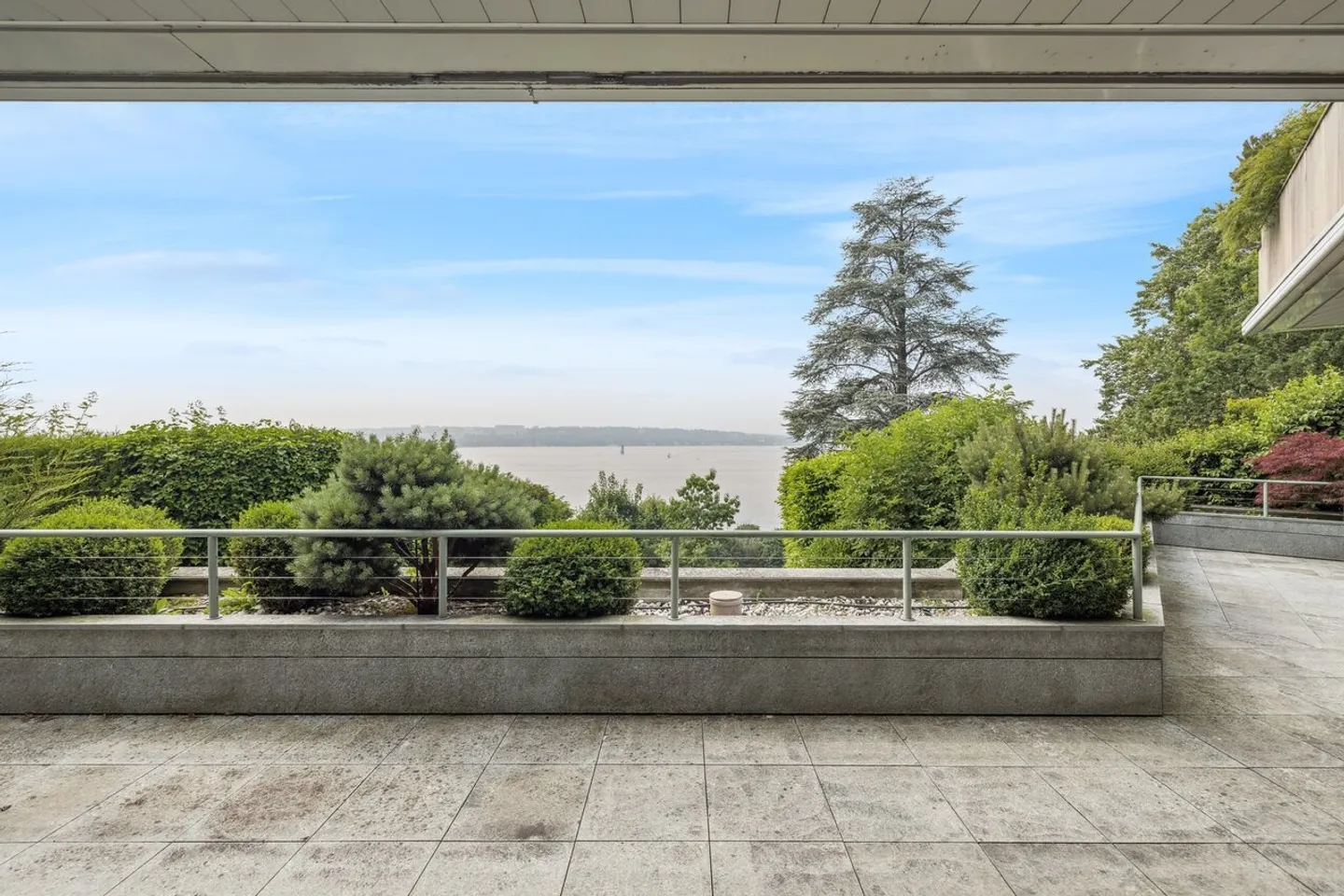 Luxury, Calm and Majestic View over Lake Geneva - Photo 11 of 12