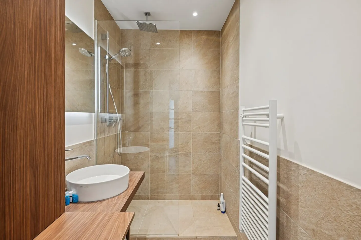 Appartement rénové dans une résidence de haut standing - Photo 6 sur 12