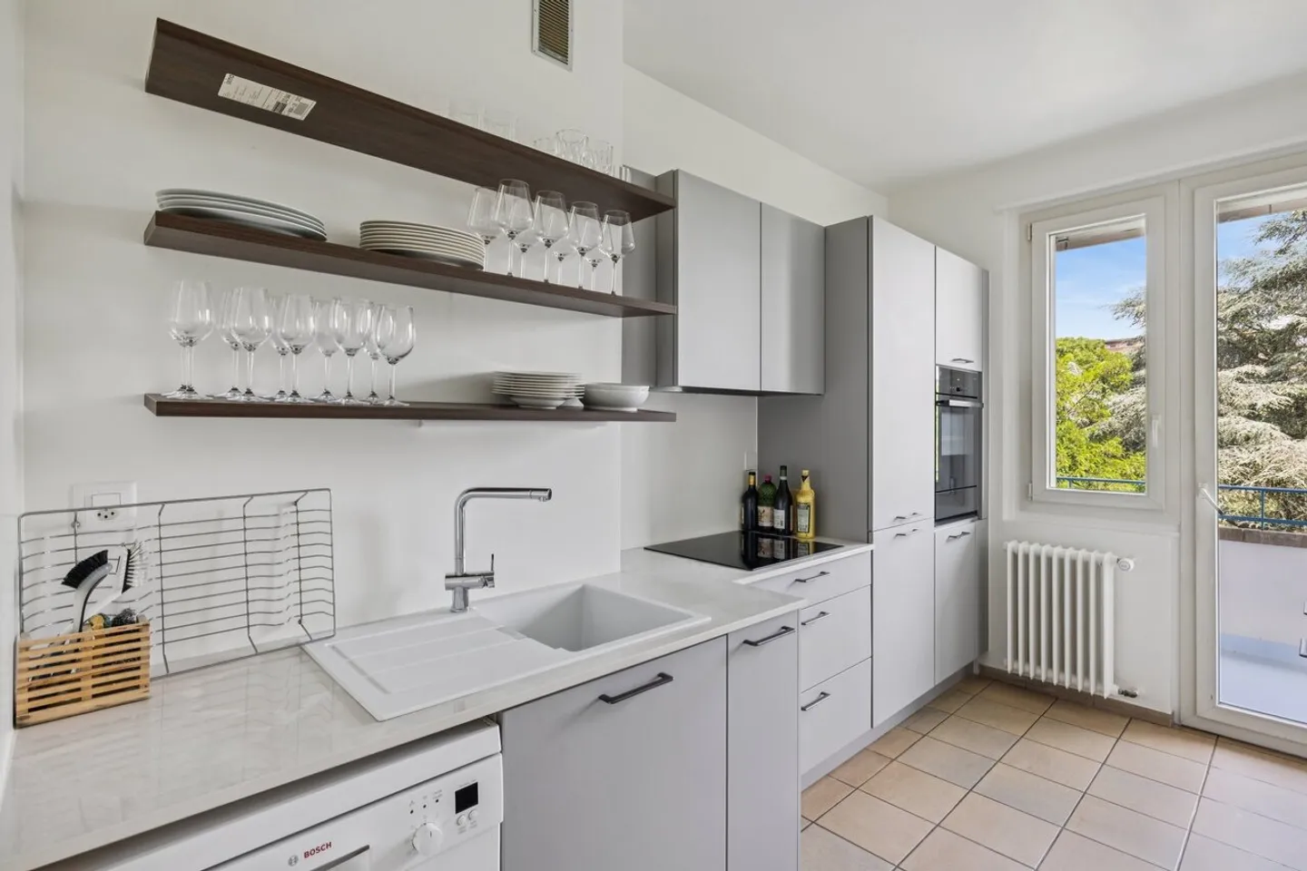 Appartement rénové dans une résidence de haut standing - Photo 5 sur 12
