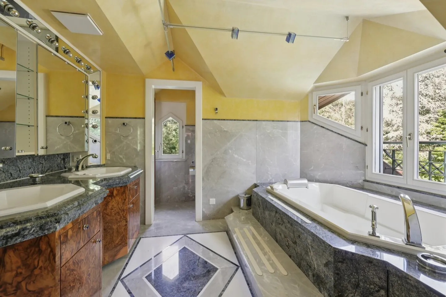 Magnificent property in Chambésy - Photo 4 of 12