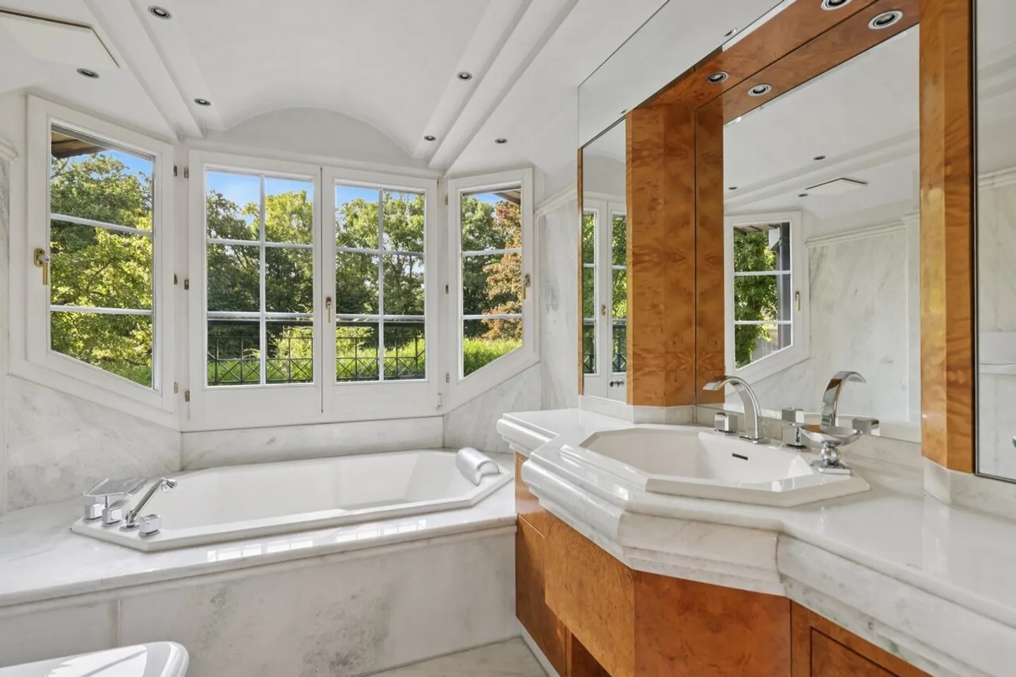 Magnificent property in Chambésy - Photo 7 of 12