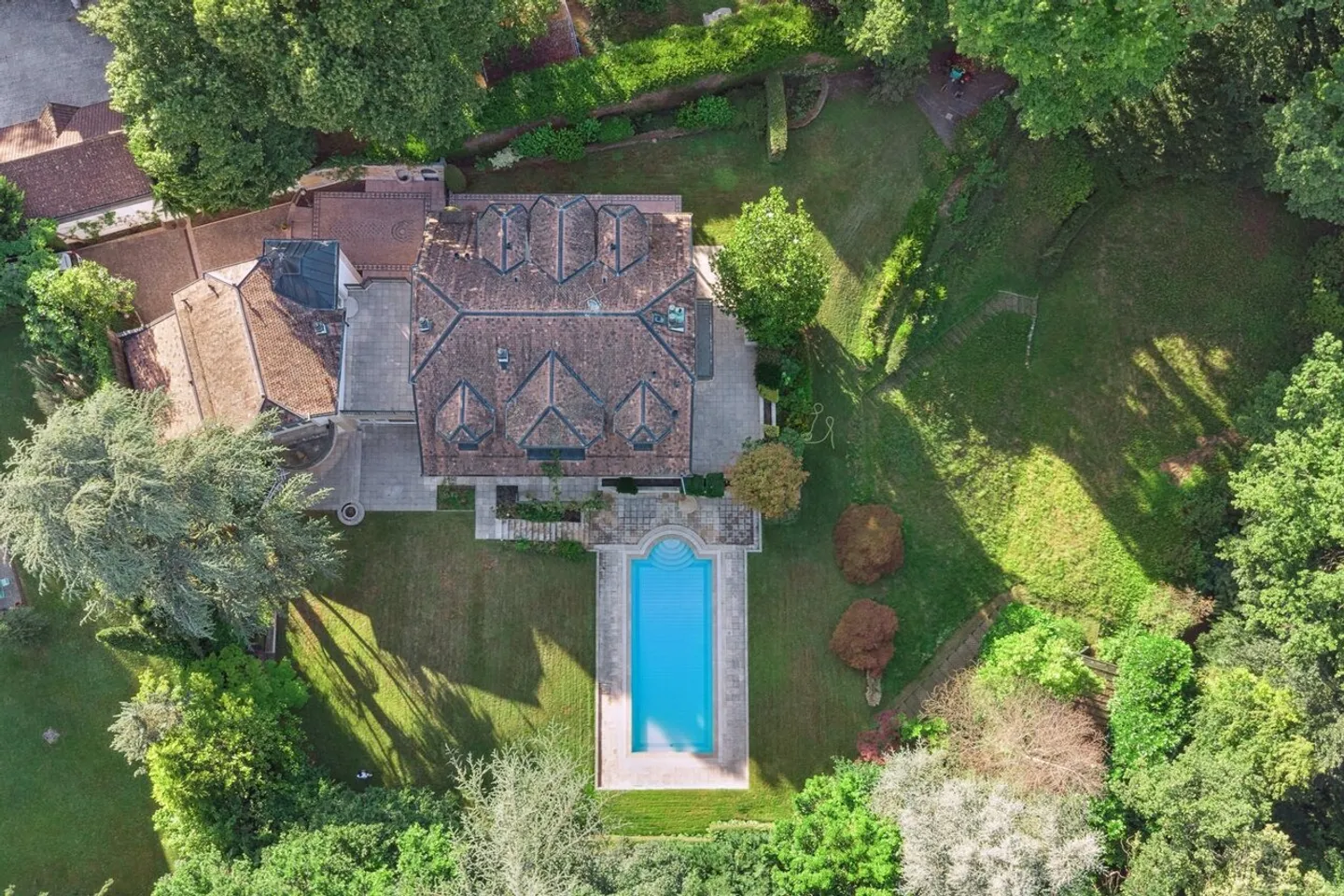 Magnificent property in Chambésy - Photo 2 of 12
