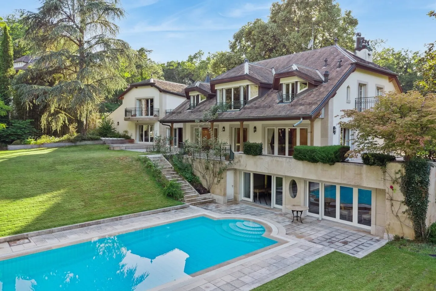 Magnificent property in Chambésy - Photo 3 of 12